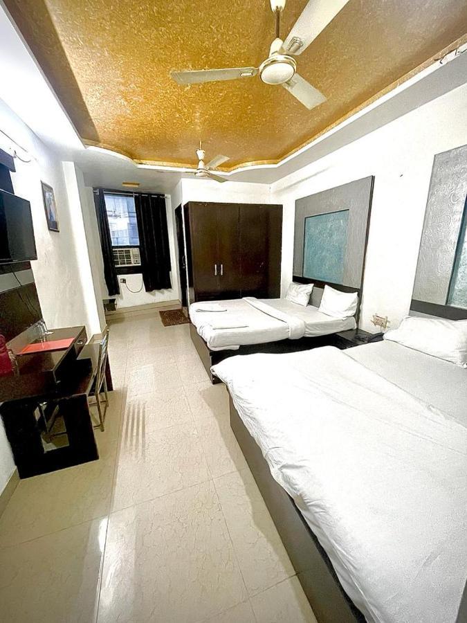 Premium Boston Rooms Family Hotel Агра Экстерьер фото